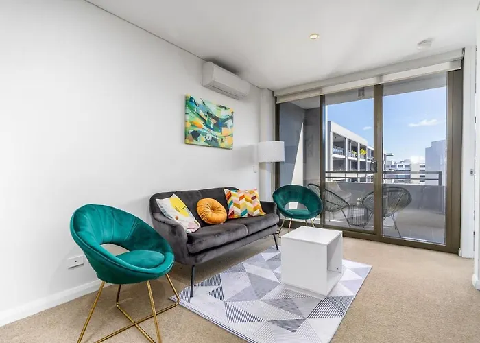 Parliamentary Triangle 1Br Apartment